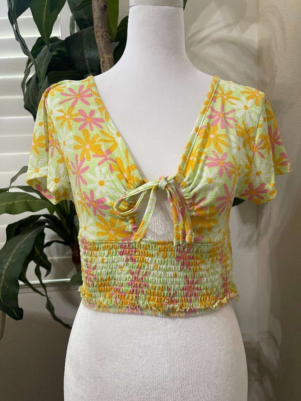 Jolie & Joy Floral Daisy Tie Front Open Back Crop Top Medium